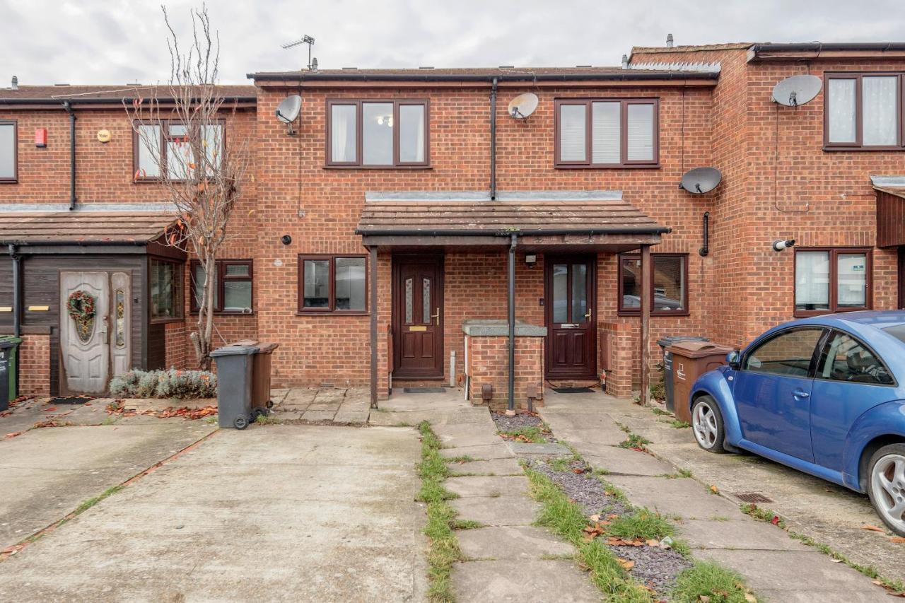 Lovely House In Dagenham / Barking With Free Parking, Wifi & Garden Exterior photo