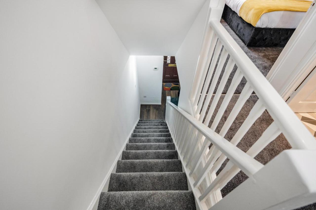 Lovely House In Dagenham / Barking With Free Parking, Wifi & Garden Exterior photo